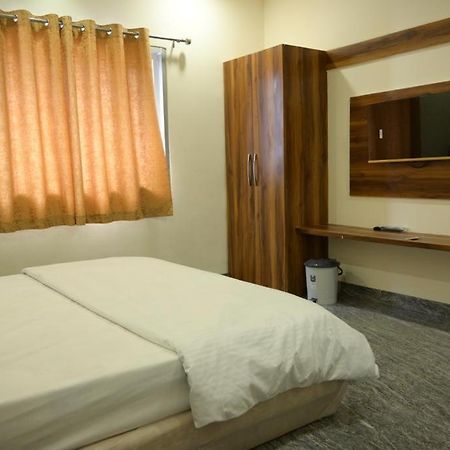 Hotel Anand Ujjain Εξωτερικό φωτογραφία