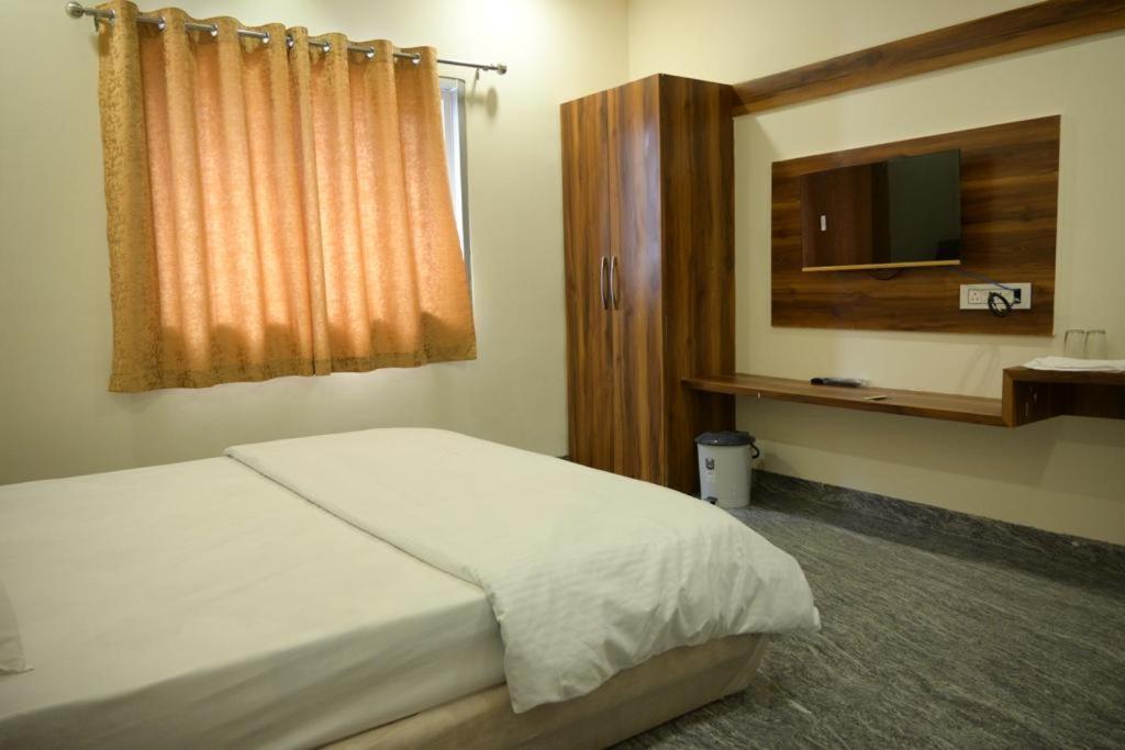 Hotel Anand Ujjain Εξωτερικό φωτογραφία